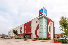 Motel 6-Laredo, TX - Airport